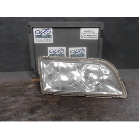 Phare droit Volvo V40 Break 1.9 t4 (1997-2000)