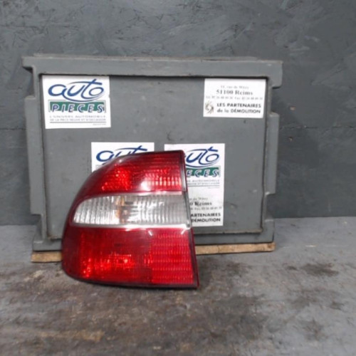Feu arrière gauche Volvo V40 Break 1.9 di (2000-2004)