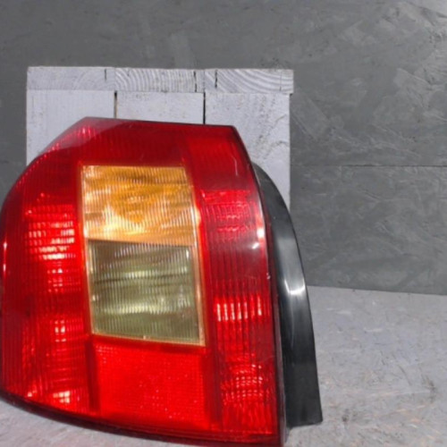 Feu arrière gauche Toyota COROLLA A trois volumes 2.0 d-4d (2002-2006)