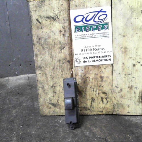 Commande lève-glace porte avant droite Mazda 3 1.6 di turbo (2004-2009)