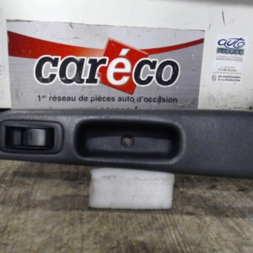 Commande leve-glace porte arrière gauche Toyota AVENSIS Liftback 2.0 d-4d (1999-2003)