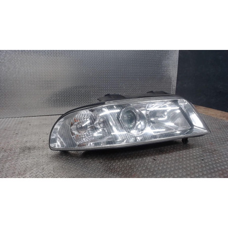 Phare droit Audi A4 B5 Avant 1.9 tdi quattro (2000-2001)