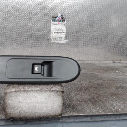 Commande lève-glace porte avant droite CITROEN C3 2  0
