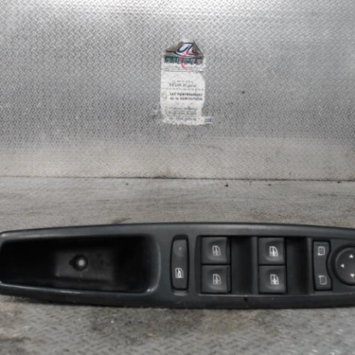 Commande lève-glace porte avant gauche Renault SCÉNIC III 1.6 16v (2009)