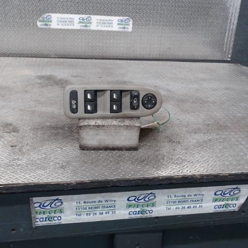 Commande lève-glace porte avant gauche Citroën C5 III Break 3.0 hdi 240 (2009-2014)