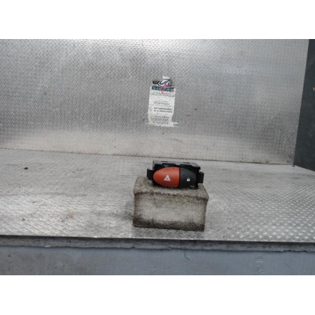 Bouton de warning Renault MASTER III Autobus-Autocar 2.3 dci 125 fwd (2011)