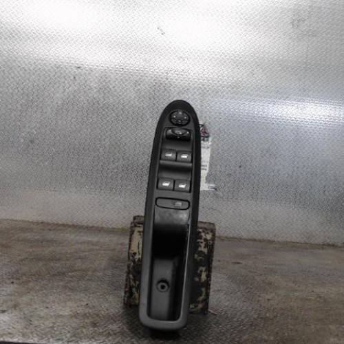 Commande lève-glace porte avant gauche Citroën C4 II 1.6 hdi 115 (2012)
