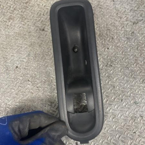Commande lève-glace porte avant droite Renault CLIO III 1.2 16v hi-flex (2008-2014)