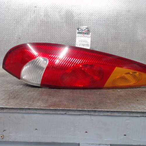 Feu arrière gauche Nissan ALMERA TINO 1.8 (2000-2006)