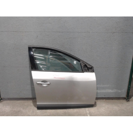 Porte avant droite Renault MEGANE III 3-5 portes 1.9 dci (2008)