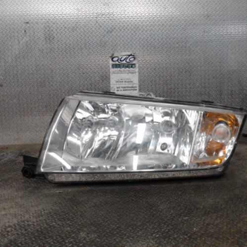 Phare gauche Skoda FABIA I A trois volumes 1.4 (2001-2003)