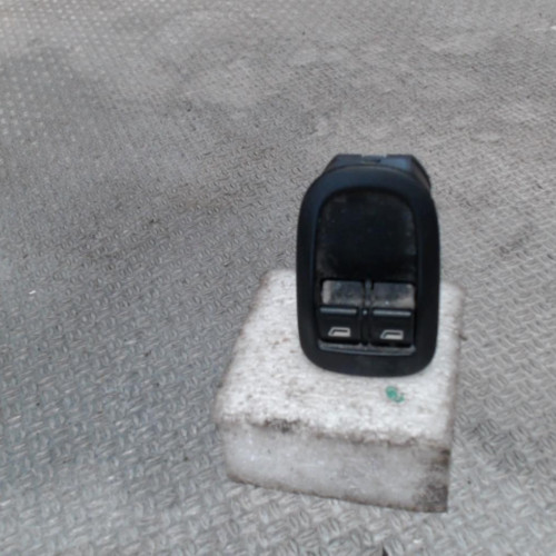 Commande lève-glace porte avant gauche Peugeot 206 3-5 portes 1.4 i (1998-2012) 3 portes