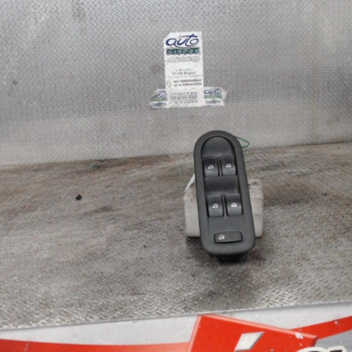 Commande lève-glace porte avant gauche Renault MEGANE II 1.9 dci (2005-2009)