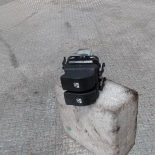 Commande lève-glace porte avant gauche Renault MEGANE II 1.9 dci (2005-2009)