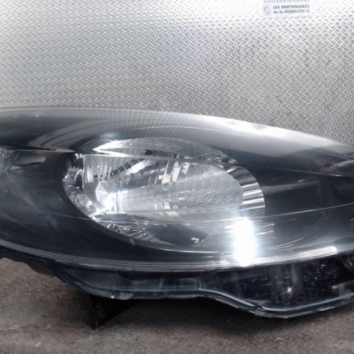Phare droit Peugeot 1007 1.6 16v (2005)