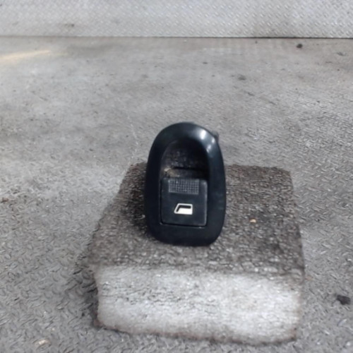 Commande lève-glace porte avant gauche Peugeot 1007 1.4 hdi (2005)