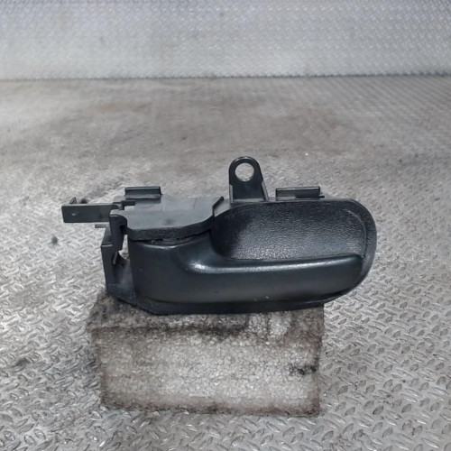Poignee int porte avg Toyota YARIS 1.4 d-4d (2001-2005)