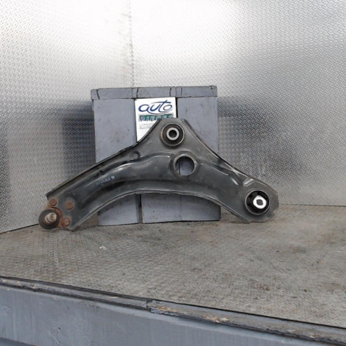Triangle inf avg Renault MEGANE IV 3-5 portes 1.2 tce 100 (2015)