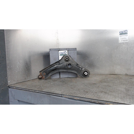 Triangle inf avg Renault MEGANE IV 3-5 portes 1.2 tce 100 (2015)