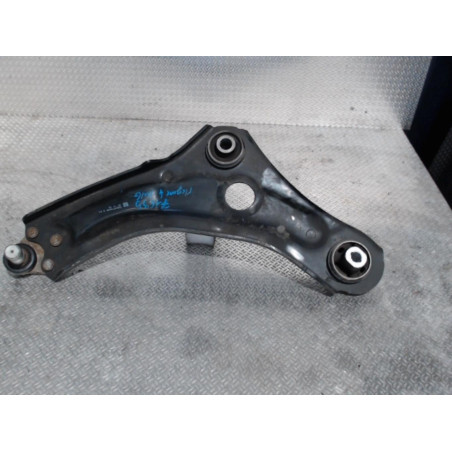 Triangle inf avg Renault MEGANE IV 3-5 portes 1.2 tce 100 (2015)