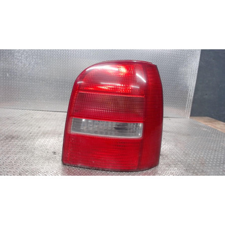Feu arrière droit Audi A4 B5 Avant 1.9 tdi quattro (2000-2001)