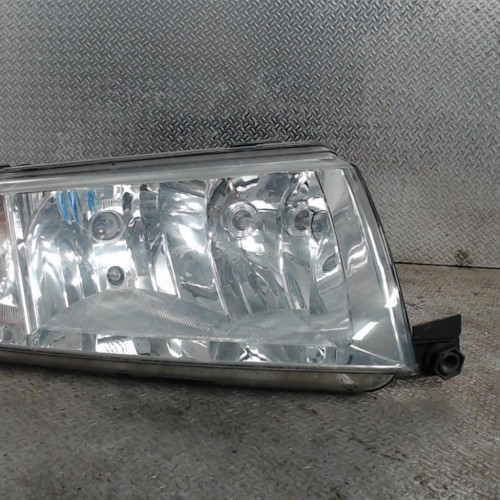 Phare droit Skoda FABIA I Combi 1.9 tdi (2000-2007)