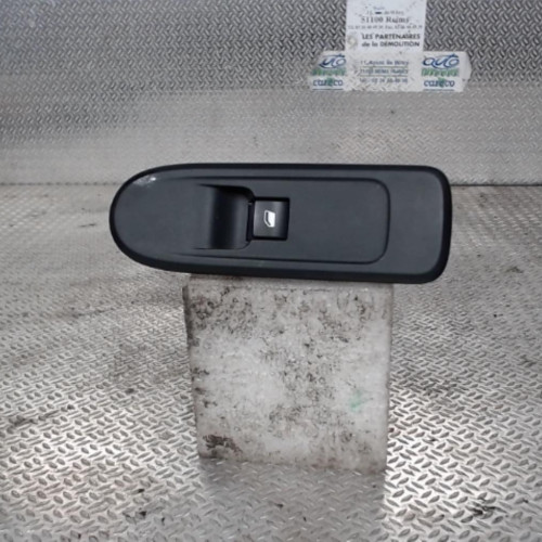 Commande lève-glace porte avant droite Citroën C3 II 1.4 hdi 70 (2009) 5 portes