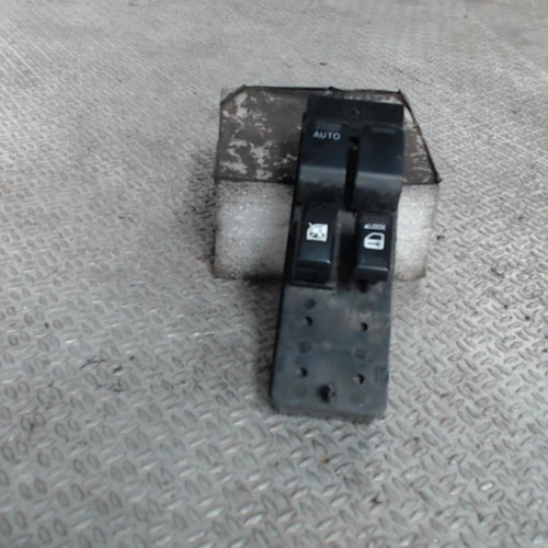Commande lève-glace porte avant gauche Suzuki SWIFT III 1.3 ddis (2005)