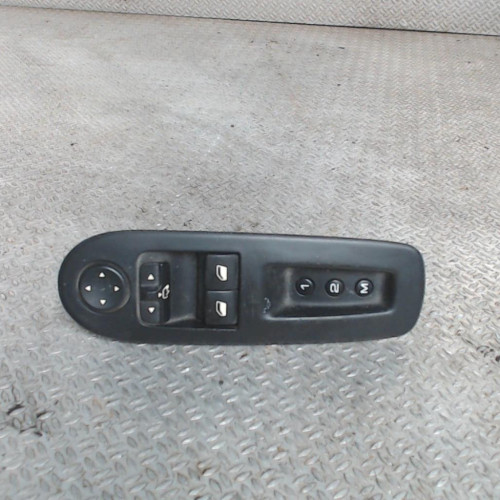 Commande lève-glace porte avant gauche Peugeot 407 Coupé 2.0 hdi (2005)