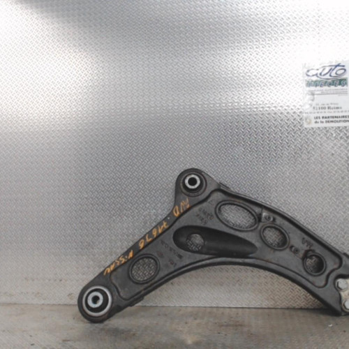 Triangle inf avd NISSAN NV300  0