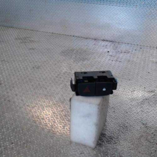 Bouton de warning NISSAN NV300  0