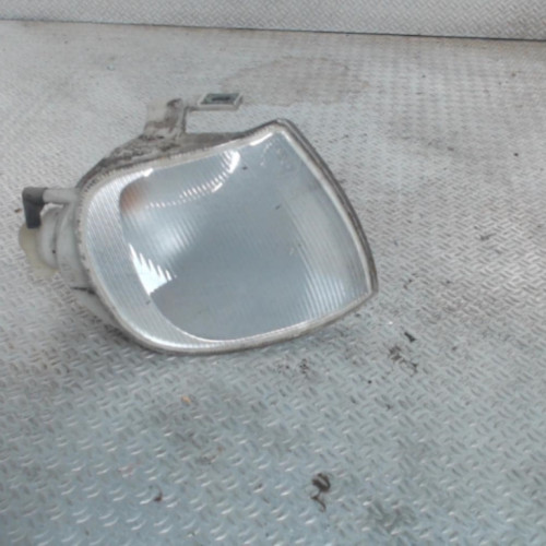 Clignotant droit VOLKSWAGEN POLO 3  0