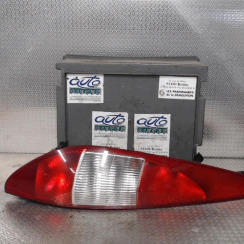Feu arrière gauche Ford MONDEO III Clipper 2.0 16v tddi - tdci (2000-2007)