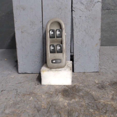 Commande lève-glace porte avant gauche RENAULT CLIO 3  CLIO 3 PHASE 1