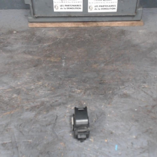 Commande lève-glace porte avant droite Toyota YARIS 1.4 d-4d (2001-2005)