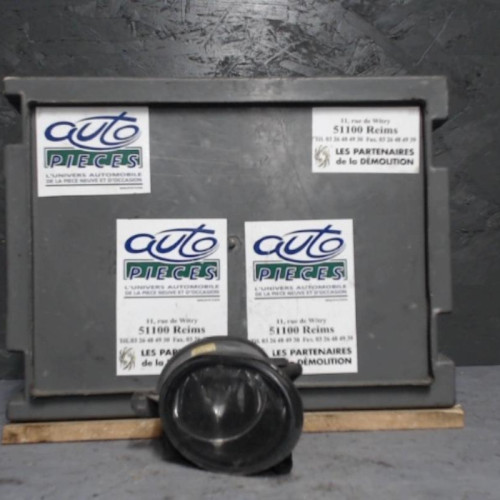 Phare antibrouillard avant droit Volvo V50 2.0 d (2004-2010)