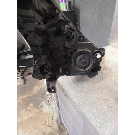 Phare gauche Renault TRAFIC III Camionnette 1.6 dci 120 (2014)