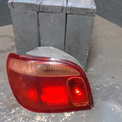 Feu arrière gauche Toyota YARIS 1.3 (2002-2005)