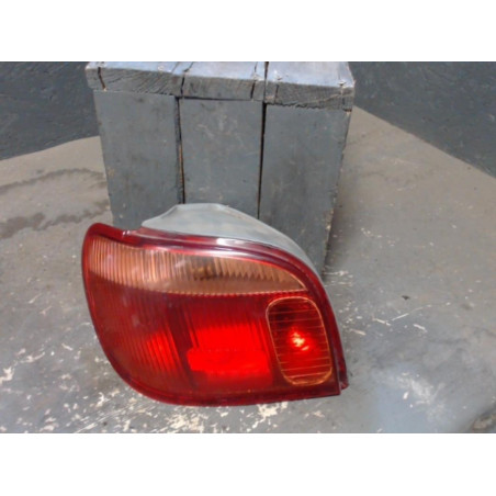 Feu arrière gauche Toyota YARIS 1.3 (2002-2005)