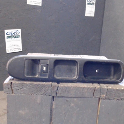 Commande lève-glace porte avant droite Peugeot 307 1.4 16v (2003-2007)