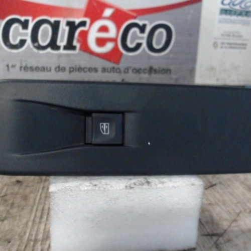Commande lève-glace porte avant droite Renault CAPTUR I 1.2 tce 120 (2013)