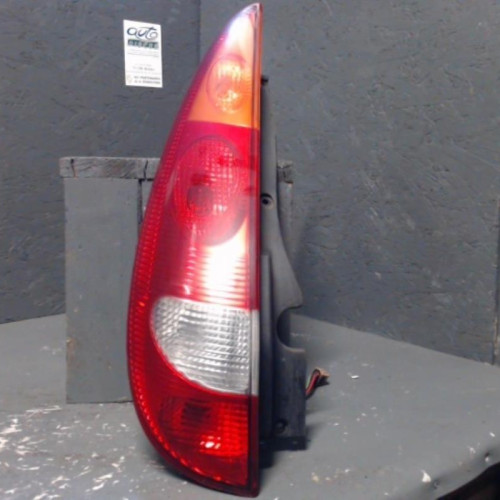 Feu arrière gauche Nissan ALMERA TINO 2.2 dci (2000-2006)