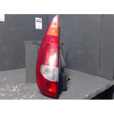 Feu arrière gauche Nissan ALMERA TINO 2.2 dci (2000-2006)