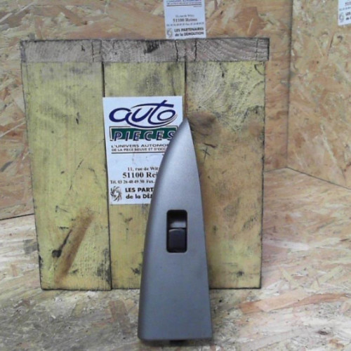 Commande lève-glace porte avant droite Nissan NOTE 1.5 dci (2010-2012)