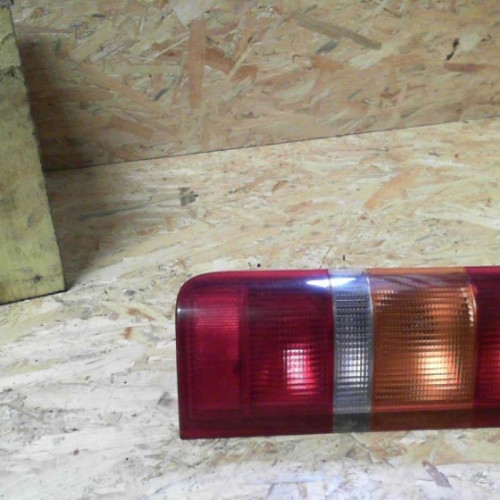 Feu arrière gauche Ford COURIER Camionnette-Monospace 1.8 di (2000-2003)