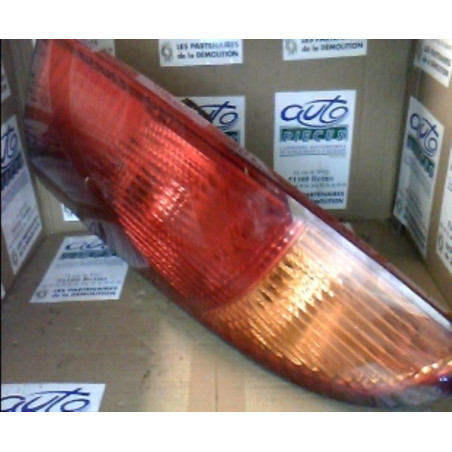 Feu arrière gauche Ford FOCUS I 1.4 16v (1998-2004)