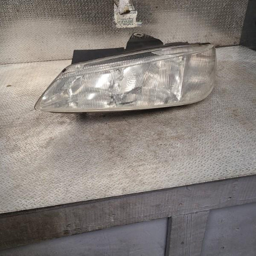 Phare gauche Peugeot 406 Break 1.9 d (1996-2004)