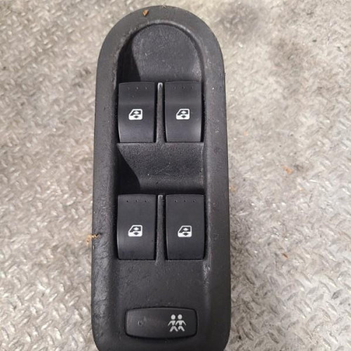 Commande lève-glace porte avant gauche Renault MEGANE II 1.4 16v (2003-2008)