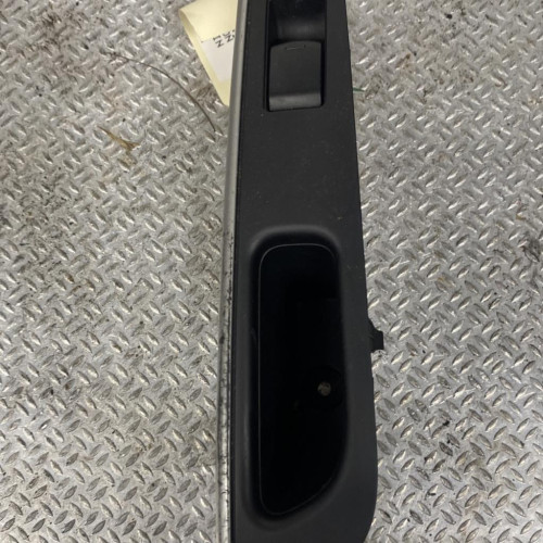 Commande leve-glace porte arrière droite Nissan NOTE 1.5 dci (2013)