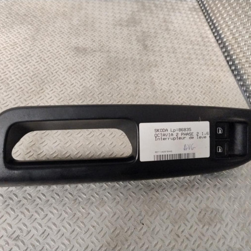 Commande lève-glace porte avant gauche Skoda OCTAVIA II 1.6 tdi (2009-2013)